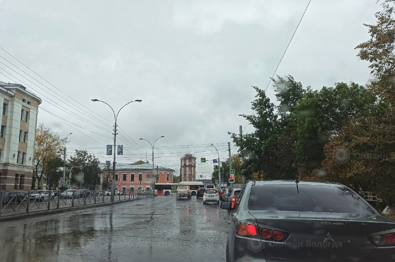 Пробки вологда. Октябрьский мост Вологда. Движение в центре Вологды. Новое движение в центре Вологды. Щетинский мост Вологда.