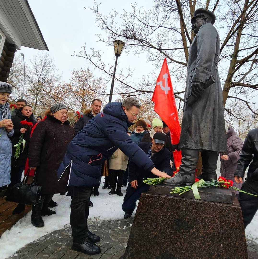 В Вологде открыли памятник Иосифу Сталину