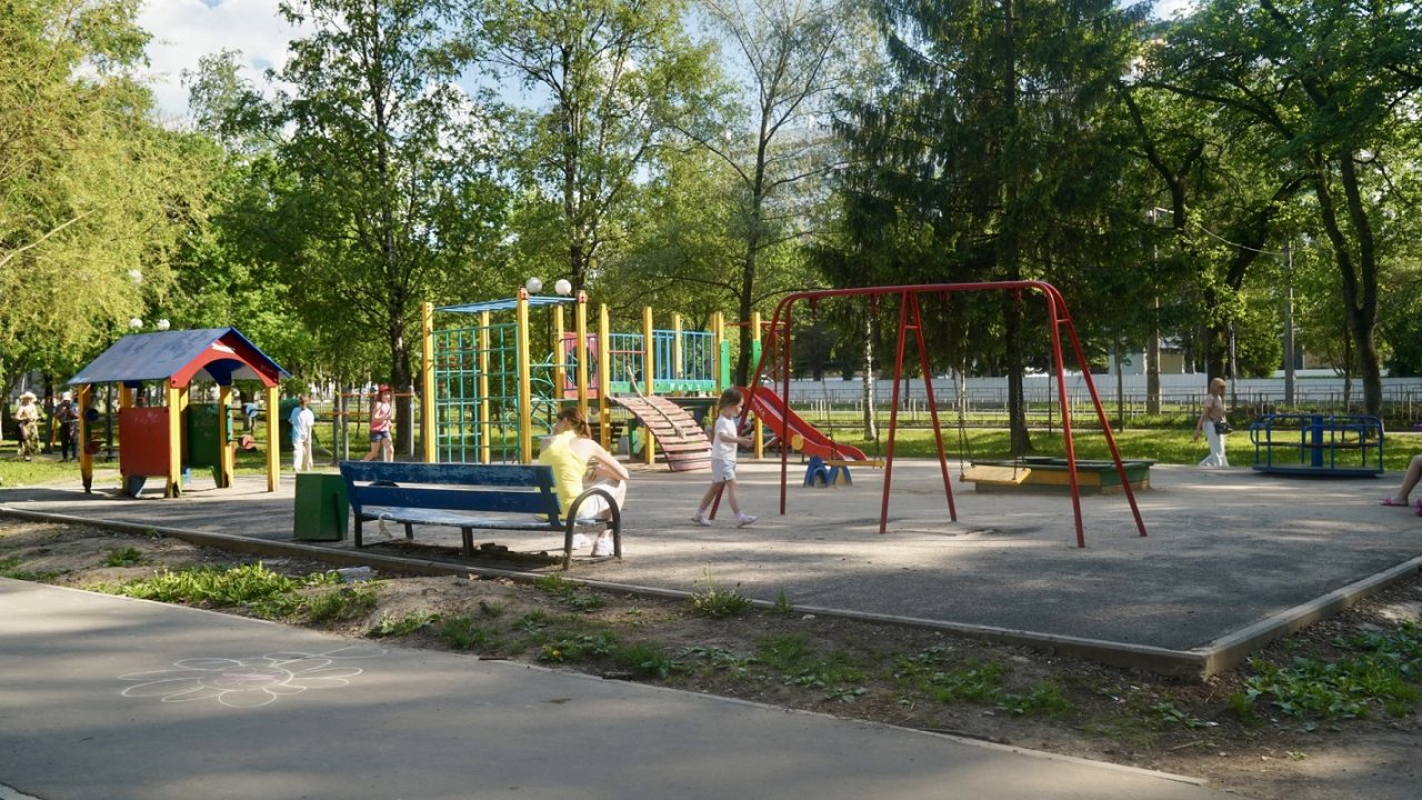 Стало известно, сколько детских площадок обновят в Вологде в этом году