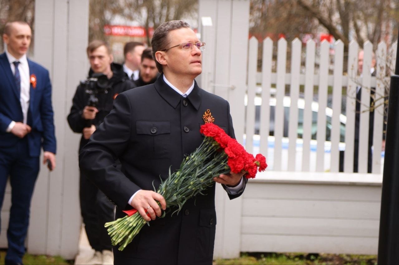 Георгий Филимонов возложил цветы к памятнику Иосифу Сталину