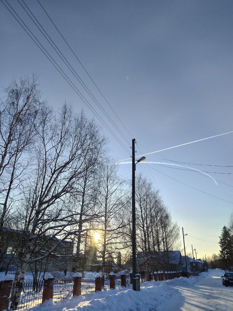 Странный самолёт сфотографировали в небе над Вологодской областью