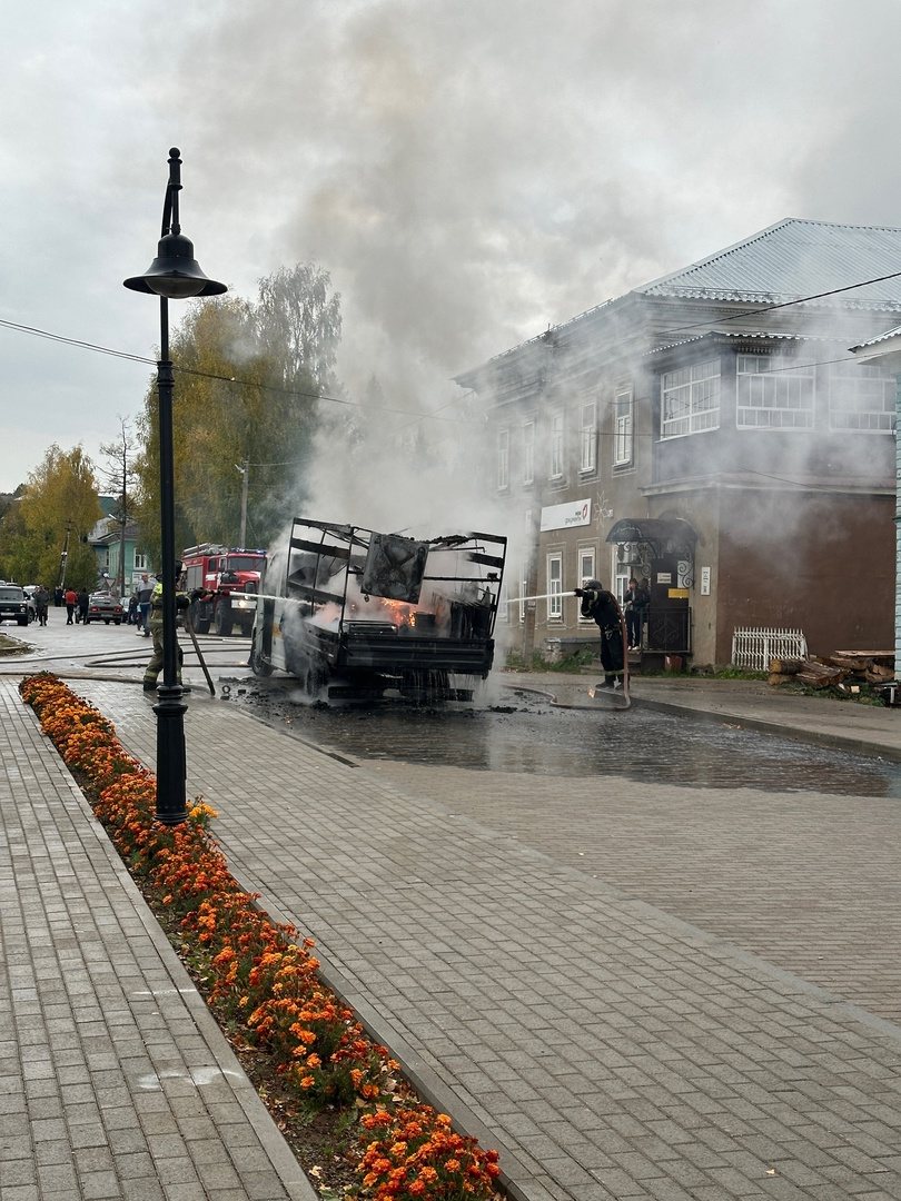 В центре Верховажья загорелась «Газель» 