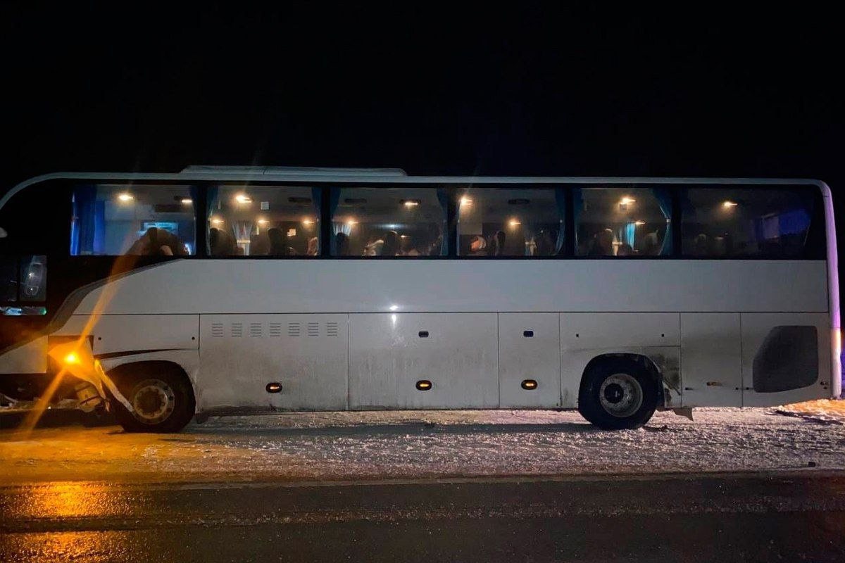 В Вологодской области легковой автомобиль врезался в автобус Подробнее: https://gorodvo.ru/news/incident/55701-v-vologodskoy-oblasti-legkovoy-avtomobil-vrezalsya-v-avtobus