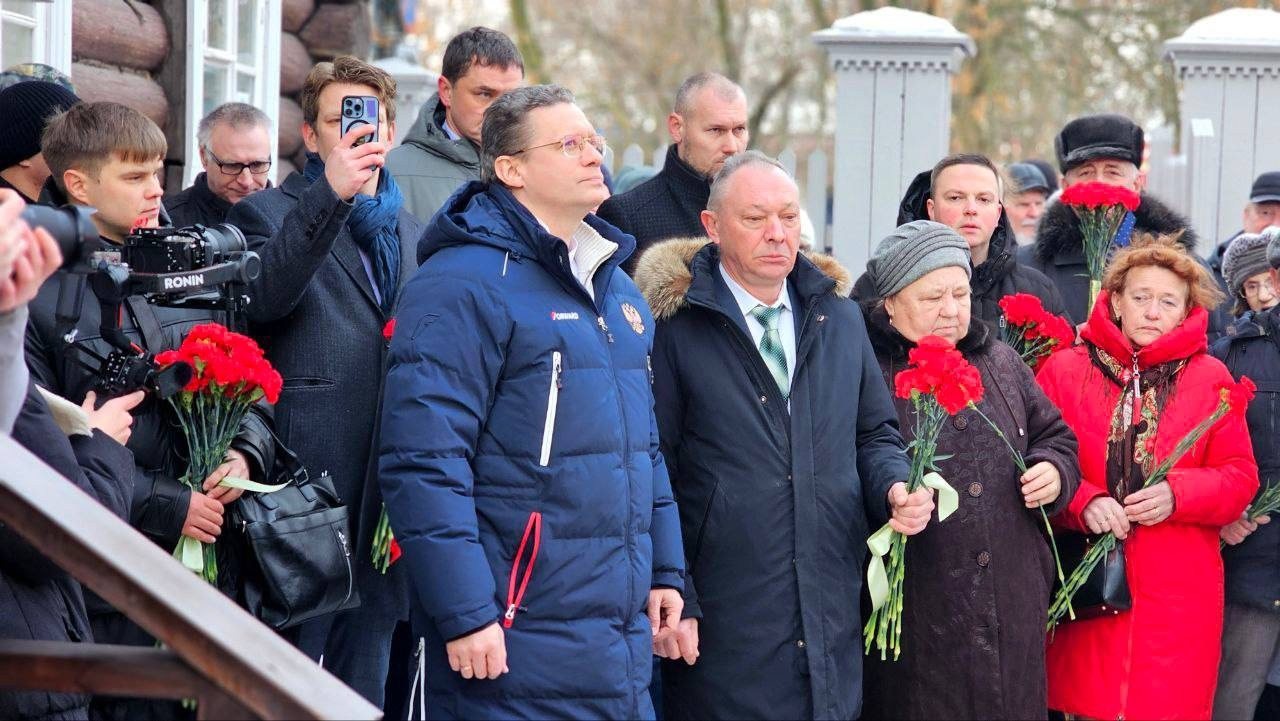 В Вологде открыли памятник Иосифу Сталину
