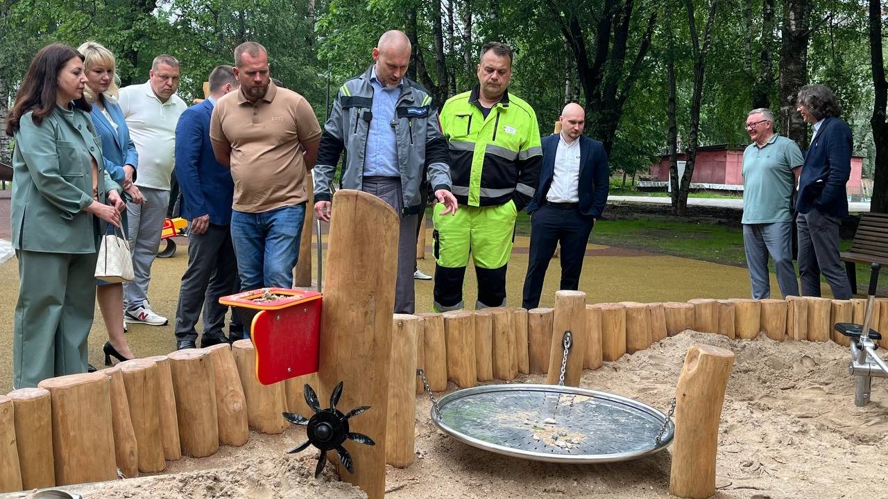 В парке Ветеранов завершились работы по обустройству детской площадки