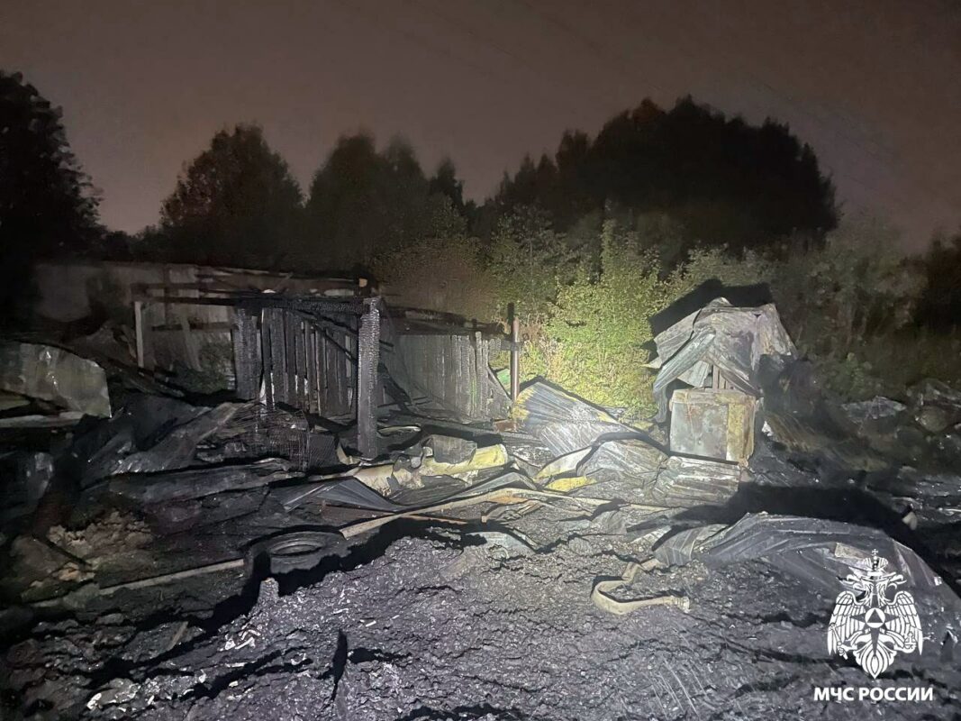 Крупный пожар произошел на окраине Вологды