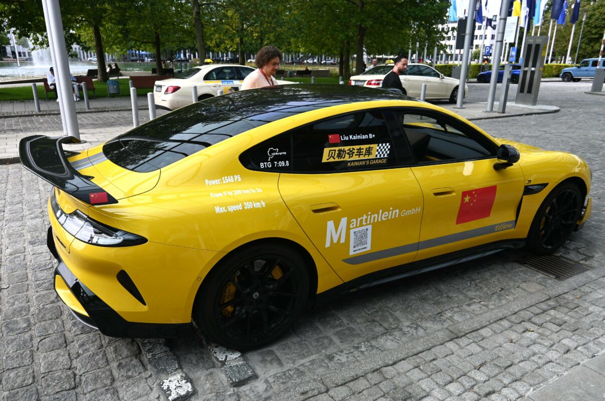 электрокар Xiaomi SU7