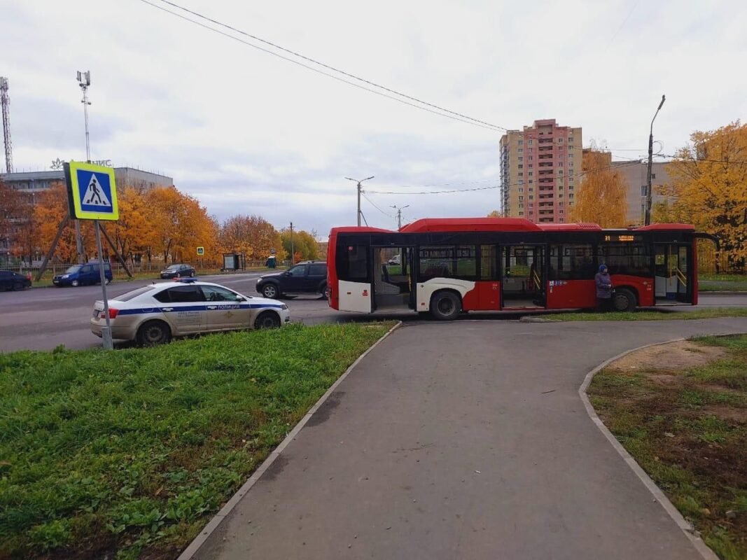 В аварии пострадали девочка-пешеход и пассажирка автобуса
