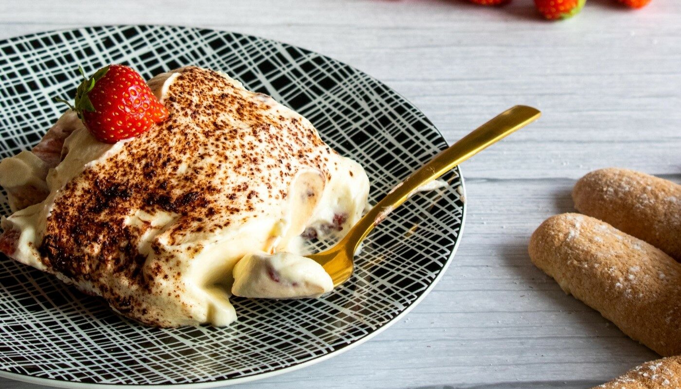 Сливочный десерт на вечер: этот простой ингредиент сразу изменит вкус привычного заварного крема