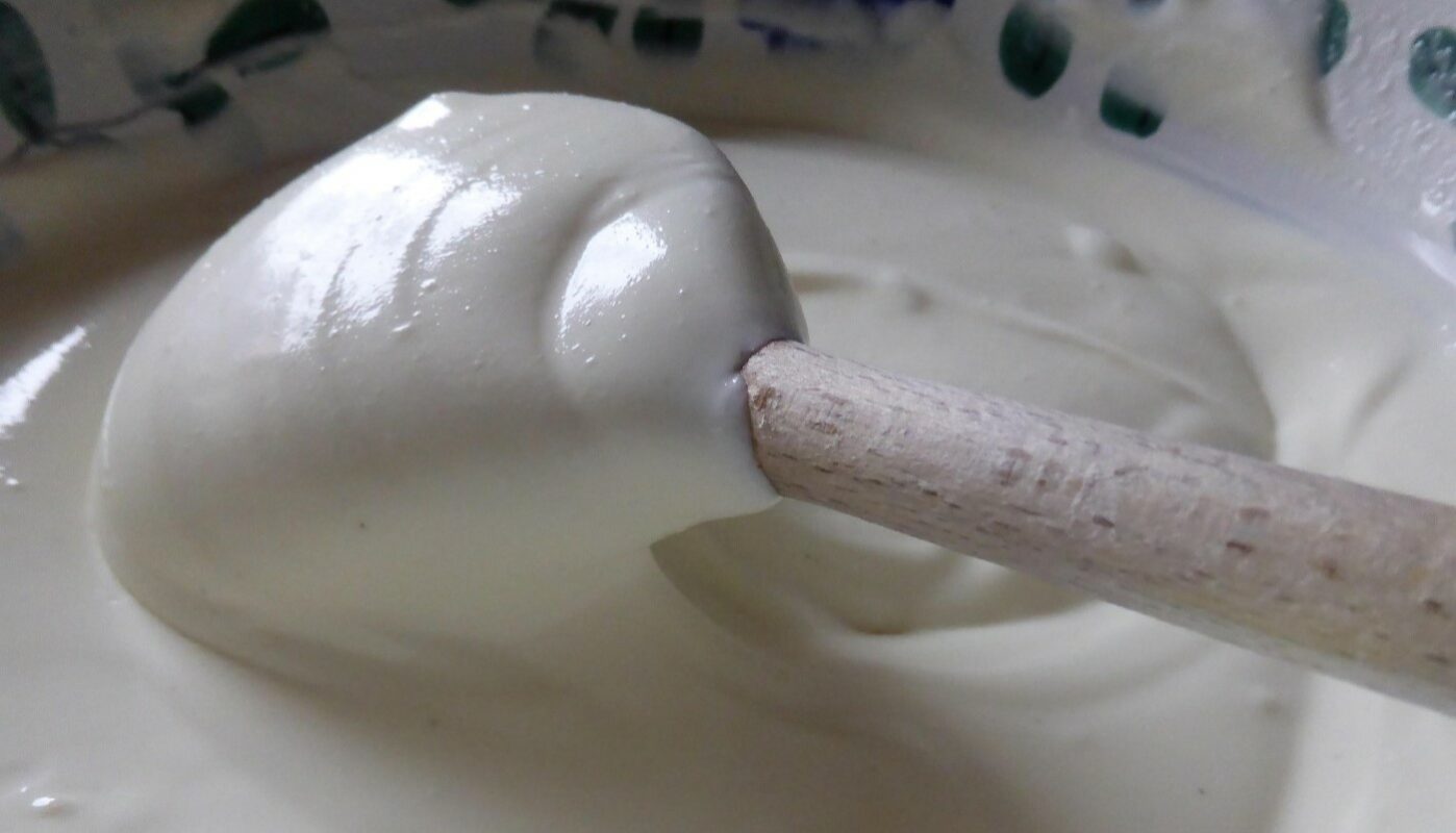 Крем на деревянной ложке