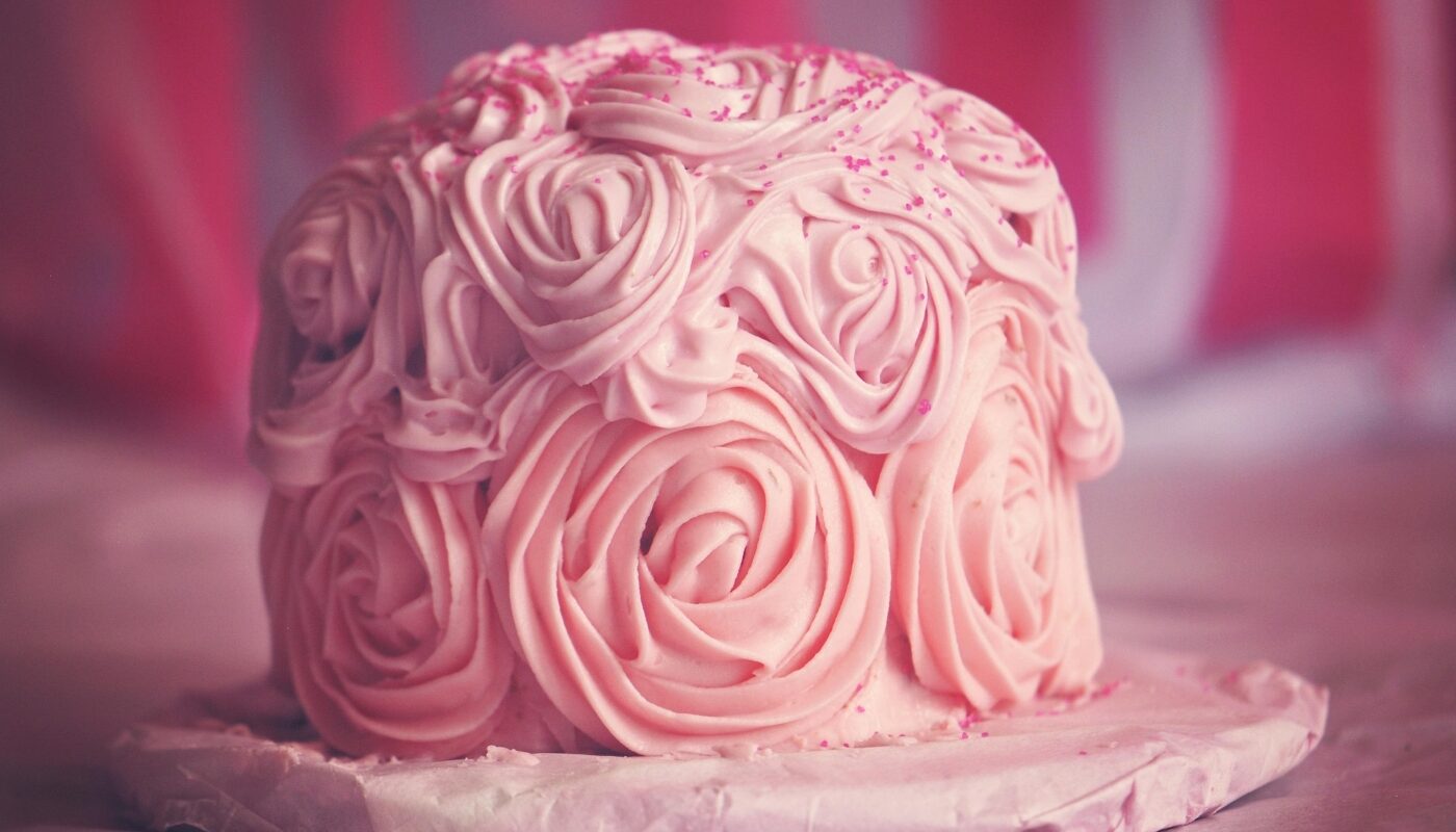 Еда торт сметанный с розами