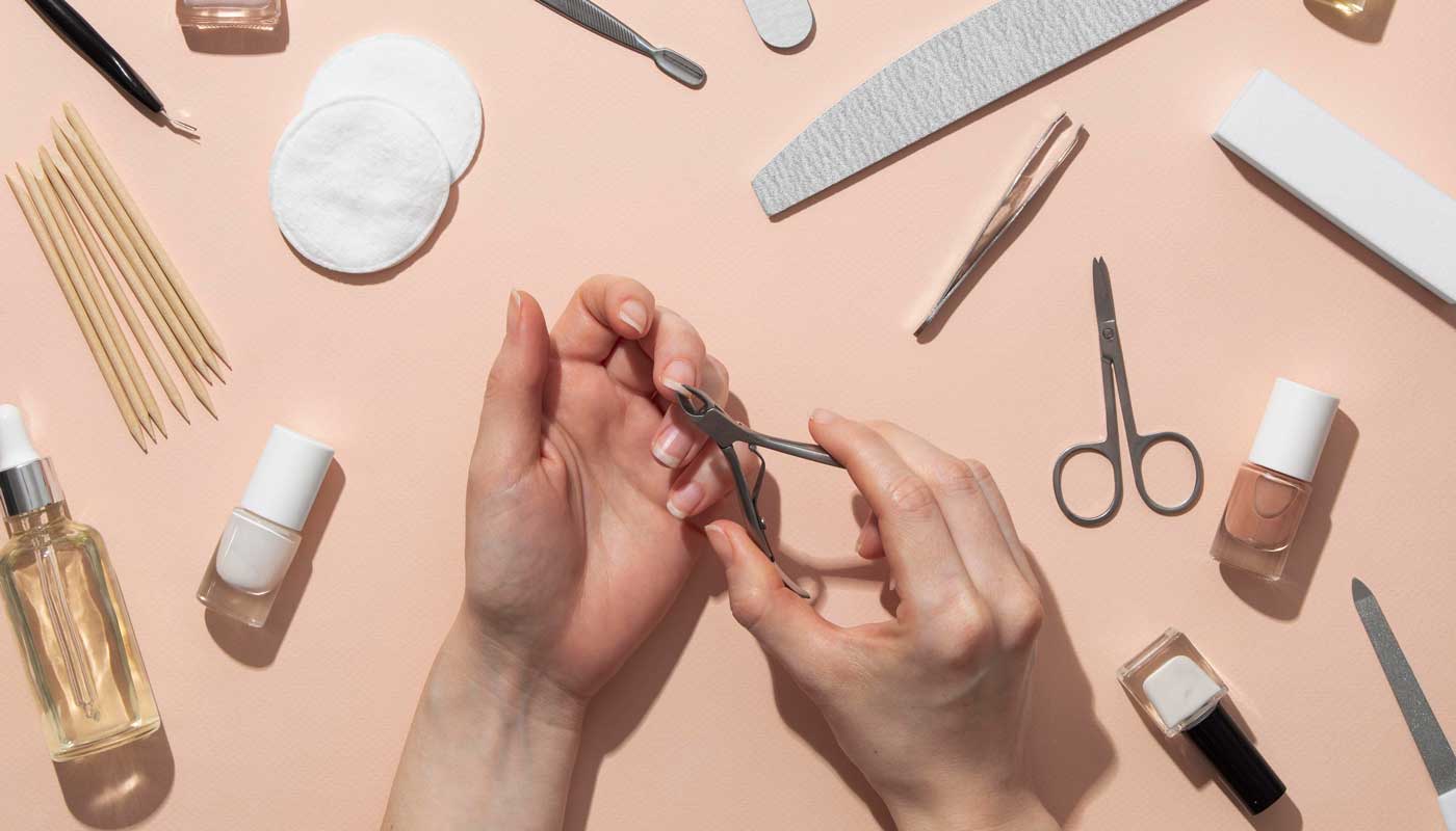 Как сделать лечебный маникюр дома?