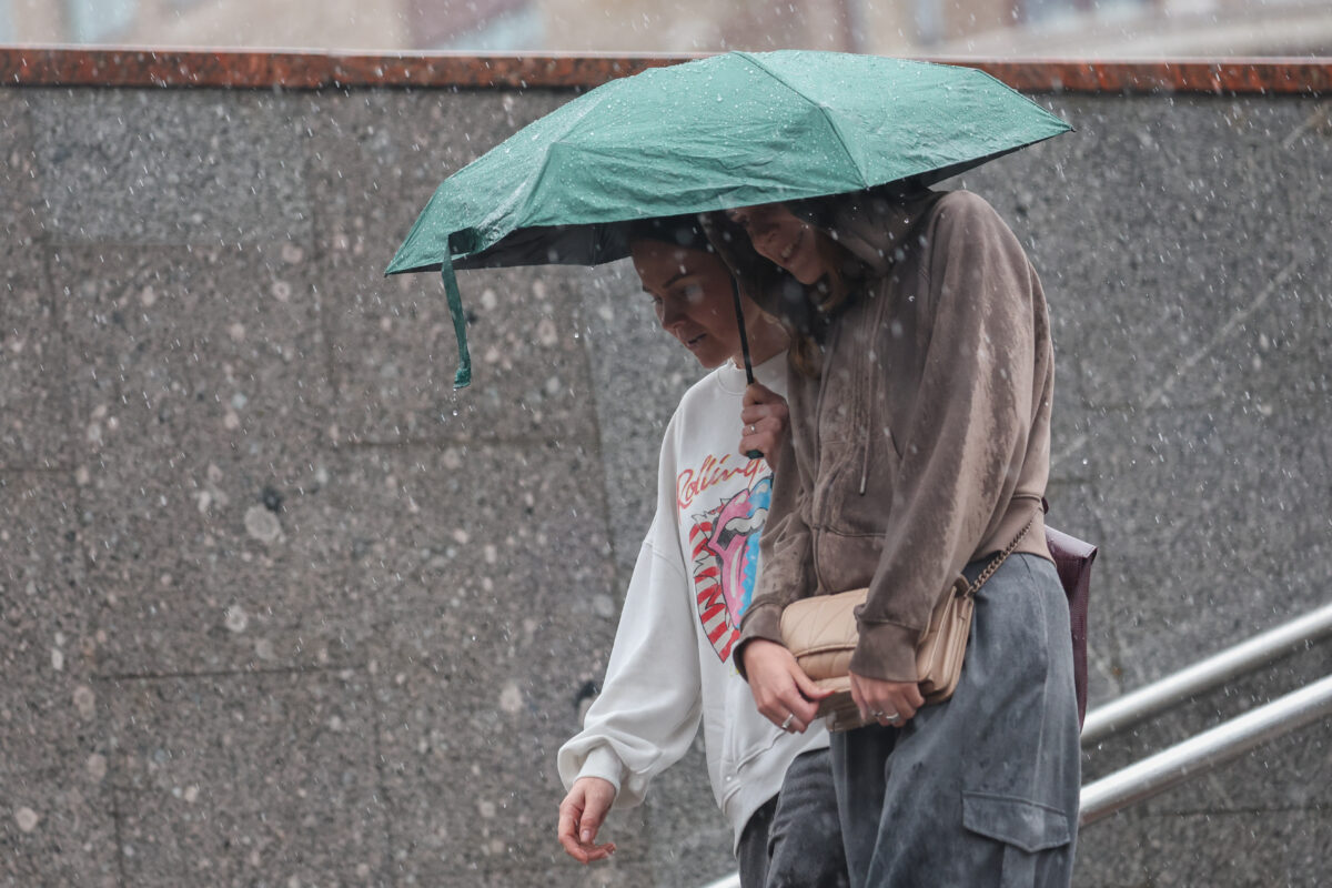 Вологжанам придется достать из шкафов зонтики