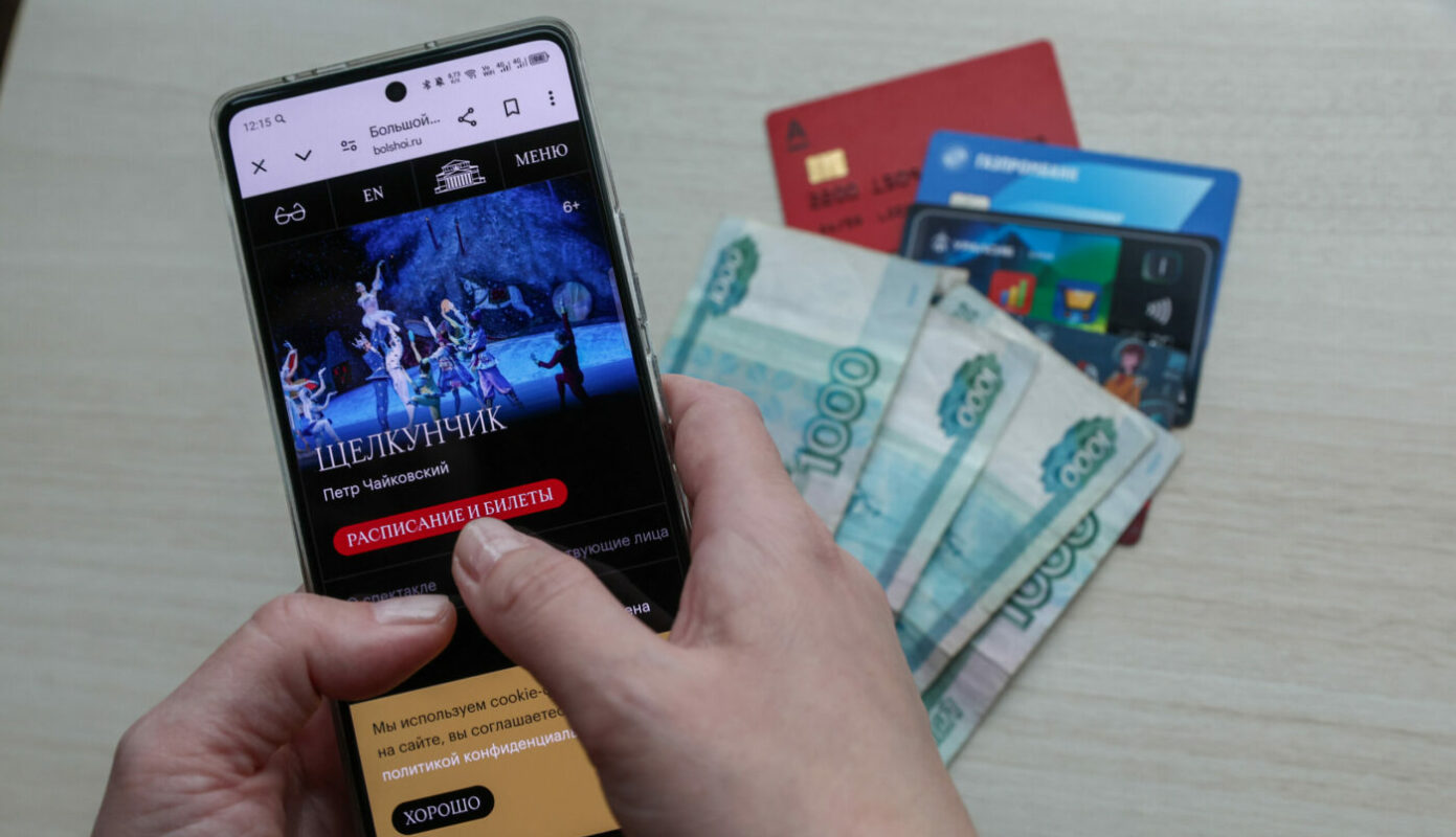 Российские банки вводят частичный запрет на оплату некоторых услуг с кредитных карт