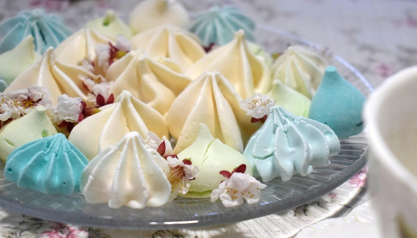 Еда меренги для торта Киевский
