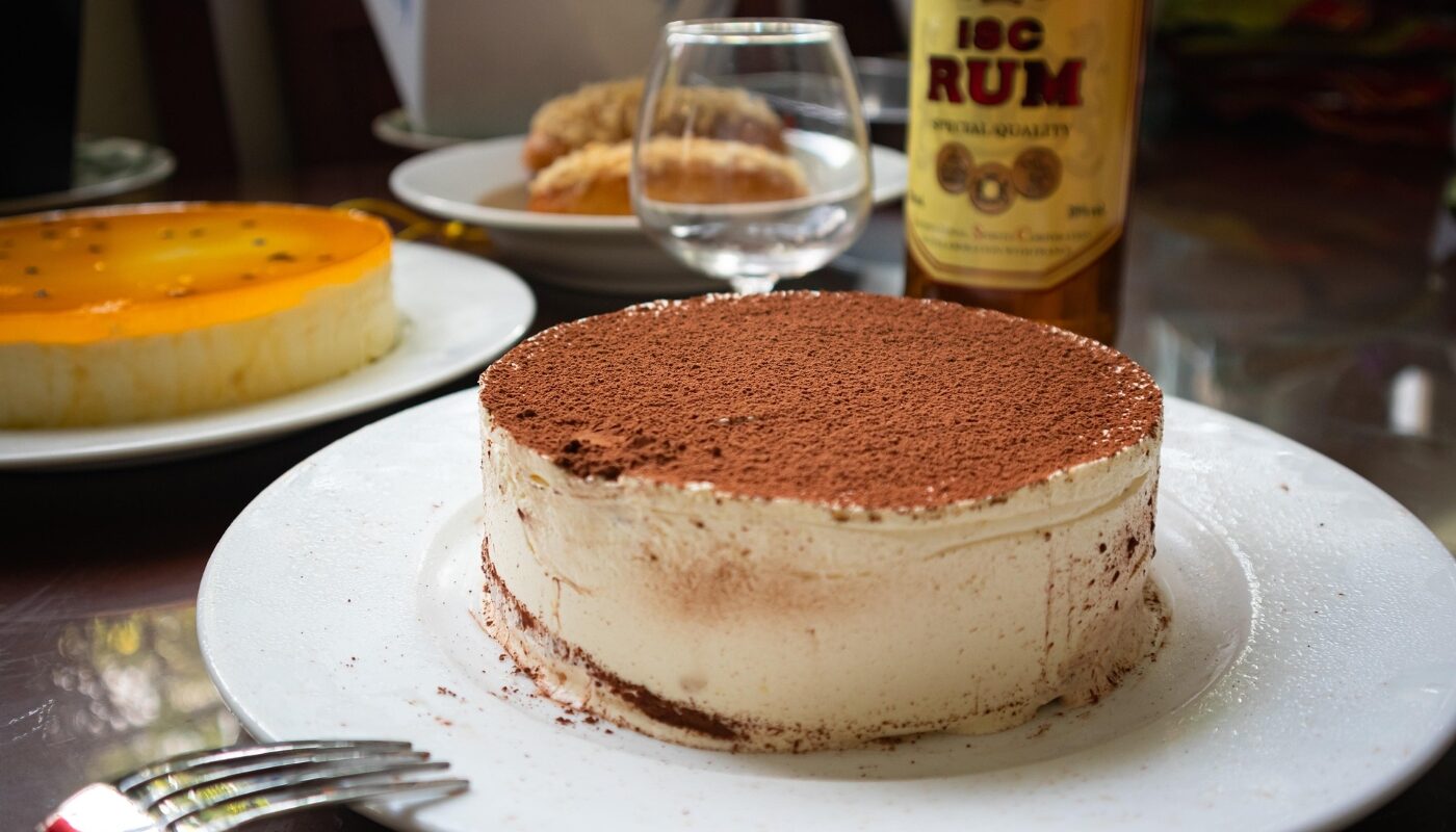 Шоколадный торт «Вечер Рождества»: без выпечки с нежнейшим кремом и восхитительным ароматом