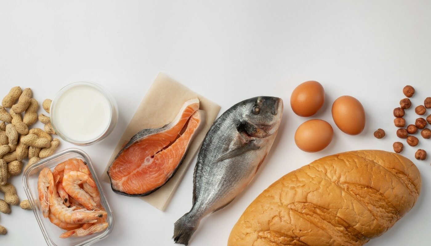 набор продуктов на белом фоне