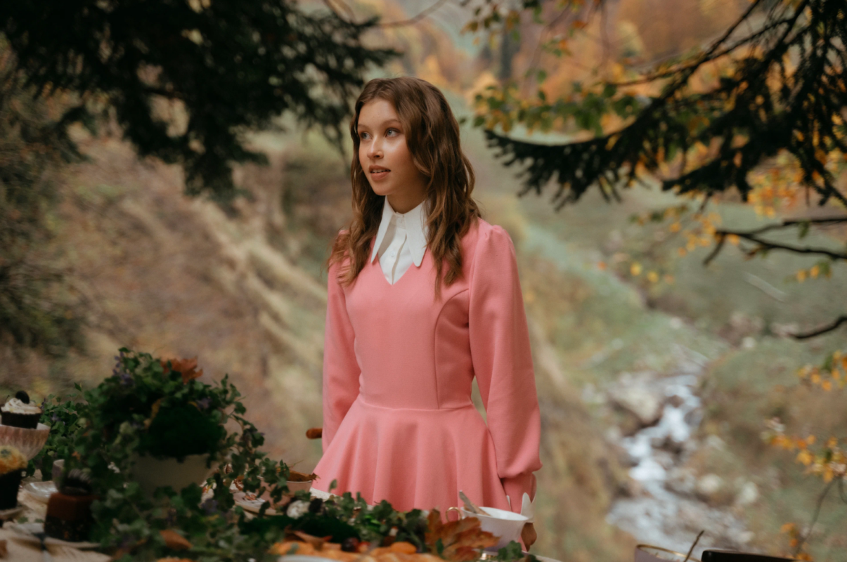 Анна Пересильд, кадр из к/ф "Алиса в стране чудес"