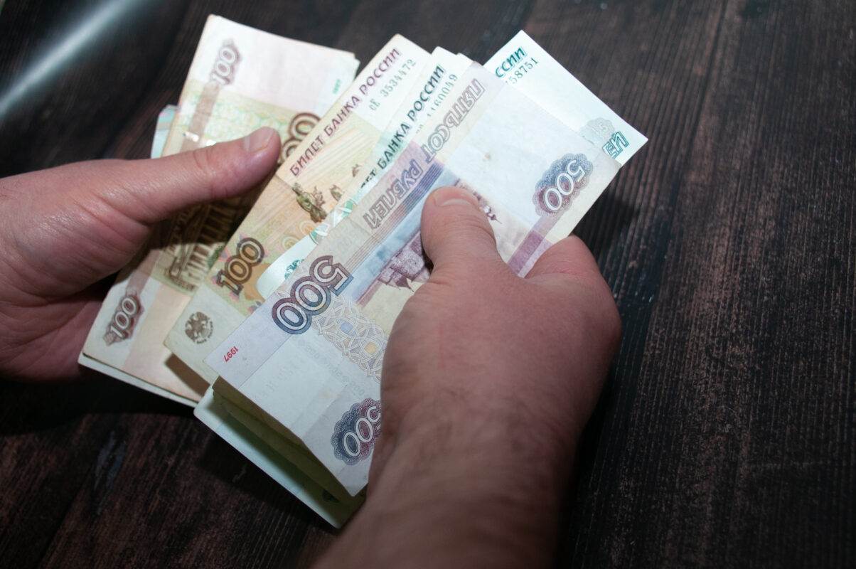 В Вологодской области меньше 3% работающего населения получают больше 200 тысяч рублей