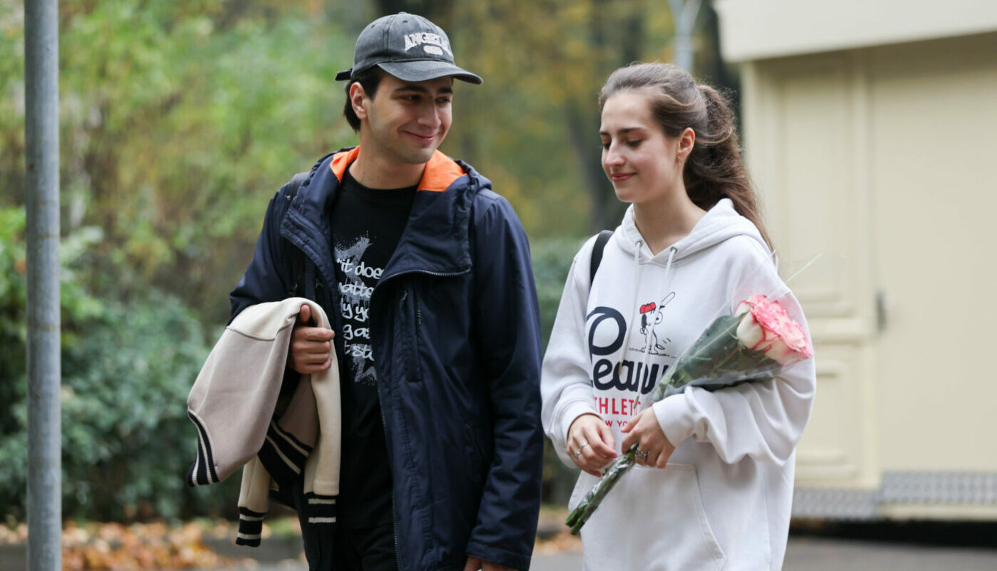 Прогулки вместо ресторанов. Молодежь стала экономить на свиданиях