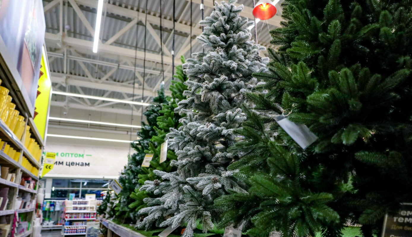 Крупные продавцы на маркетплейсах с сегодняшнего дня останавливают продажи искусственных елок