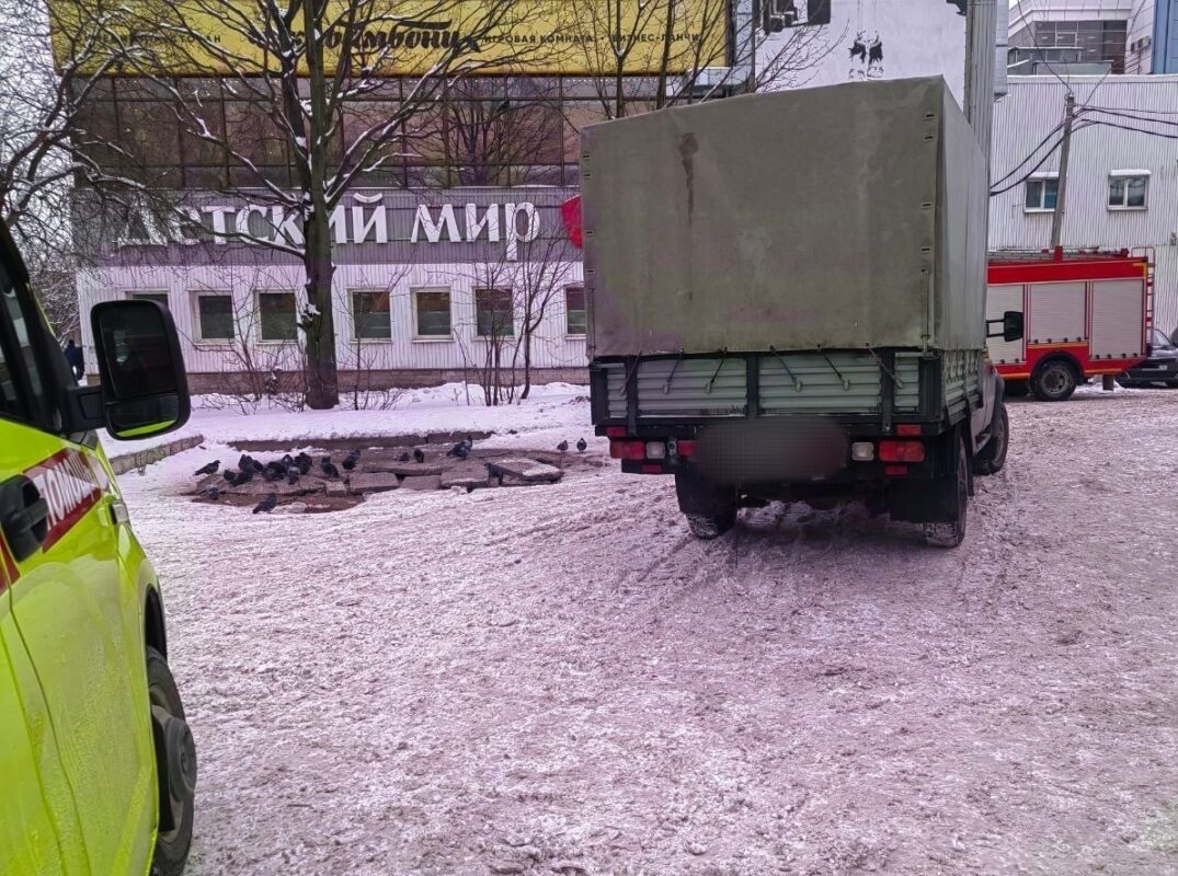 В Череповце осудят водителя, который наехал на присевшего у машины мальчика