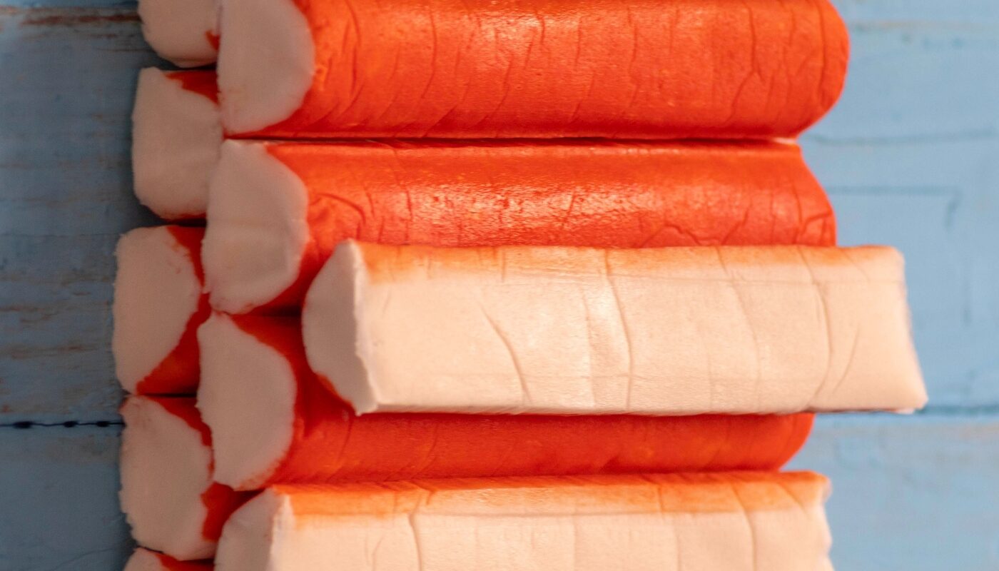 Крабовые палочки: специалисты объяснили, почему не стоит увлекаться этим продуктом