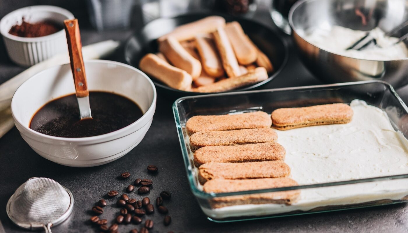 Необычный торт «Новогодний тирамису»: духовка не потребуется, а торт будет готов за 15 минут