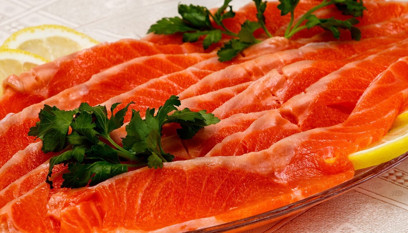 Такая горбуша с успехом заменит дорогую форель: секреты пряного посола рыбы