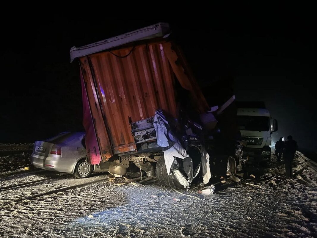 Водитель и пассажир грузовиков погибли в Вологодской области