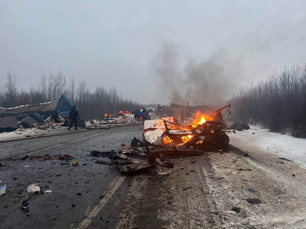 Водитель погиб в загоревшемся грузовике