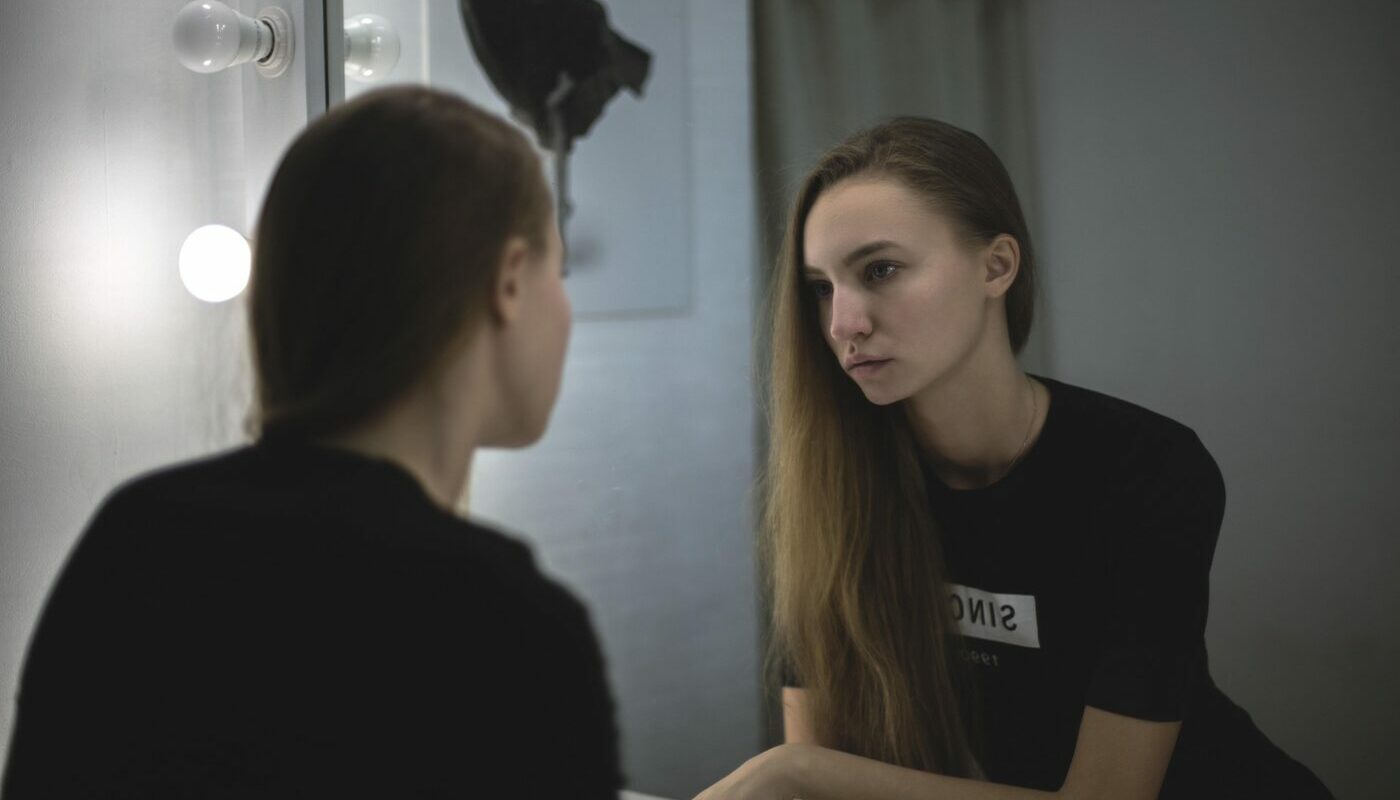 Снижает самооценку и портит настроение: эта вещь в ванной «состарит» вас сразу на 10 лет