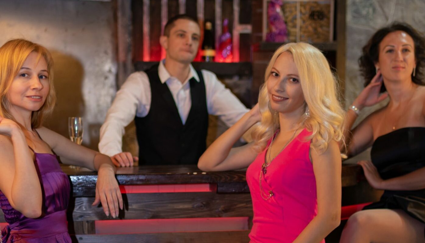 Блистать на корпоративе: без косметолога, всего три дешевых средства для лица и тела