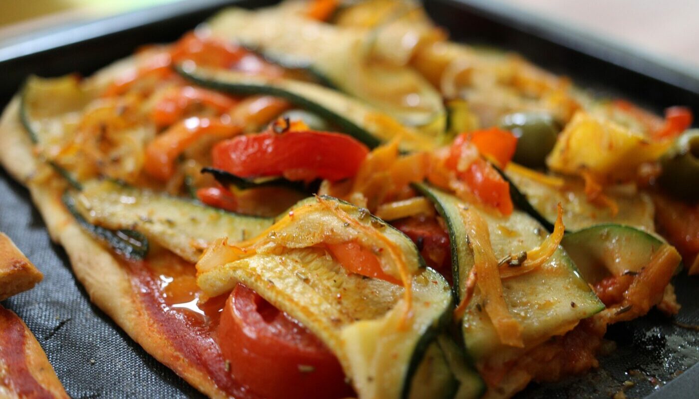 Вместо пиццы: горячие рулеты с пикантным вкусом за 20 минут к новогоднему столу