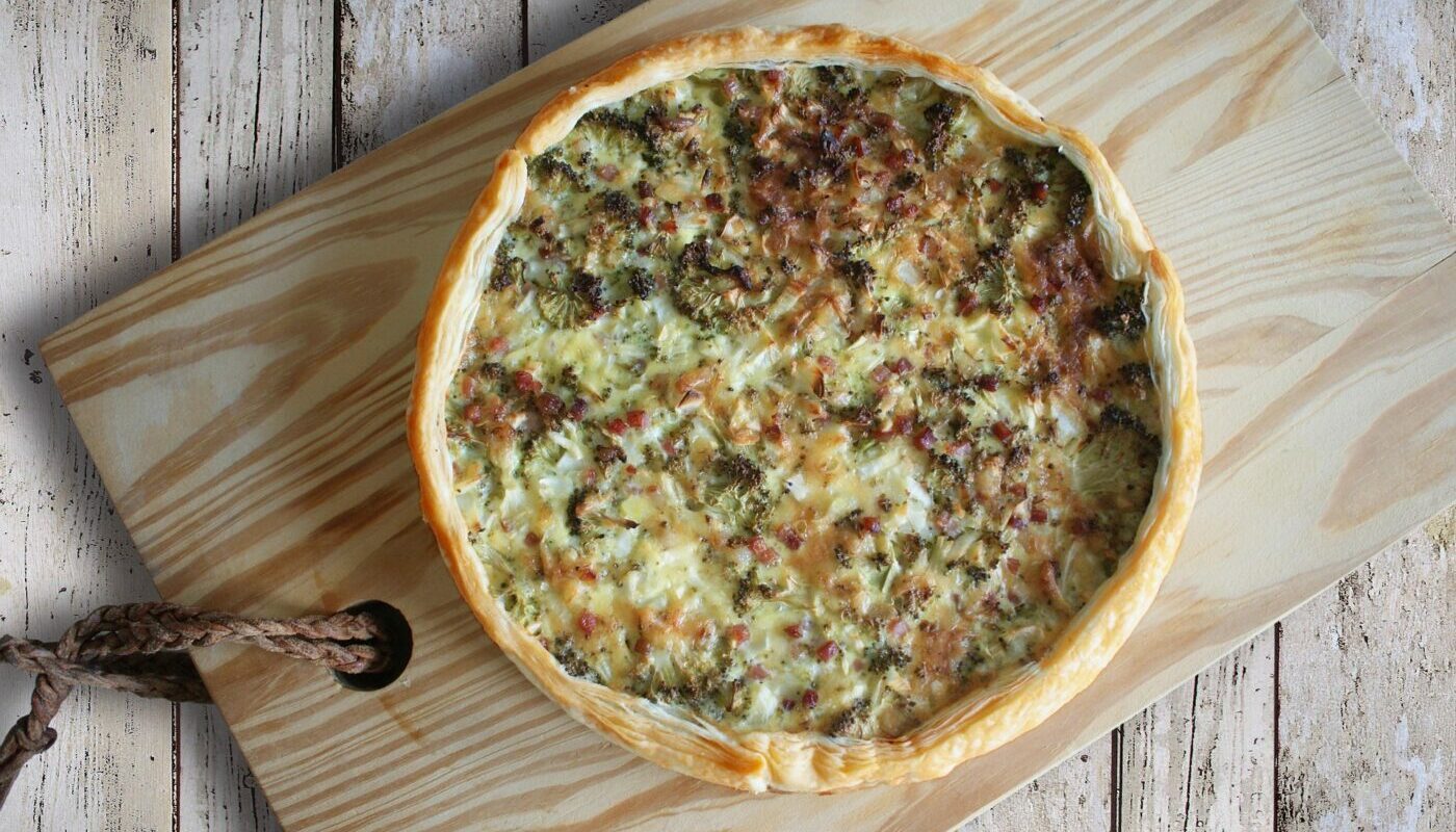 Сочный праздничный пирог с грибами и курицей без муки: всего 20 минут в духовке