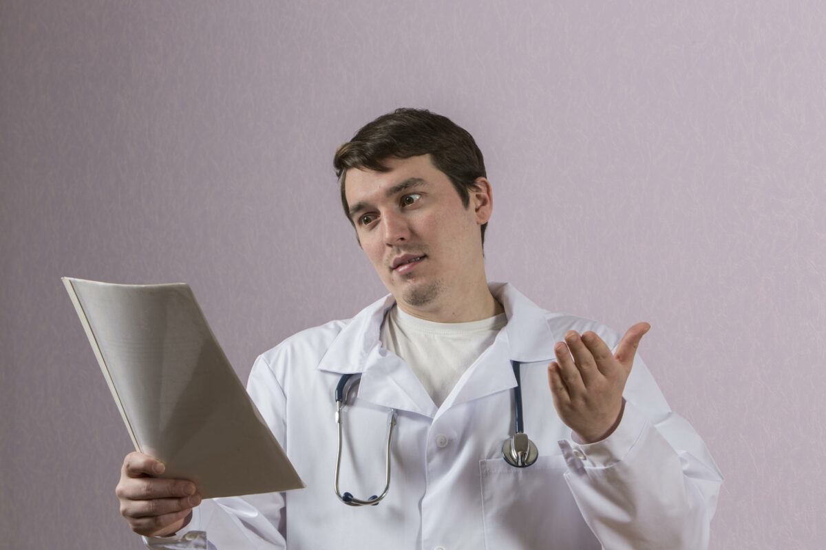 Возможность для сведения личных счетов? В России работодатели получили право отправлять сотрудников на прием к психиатру