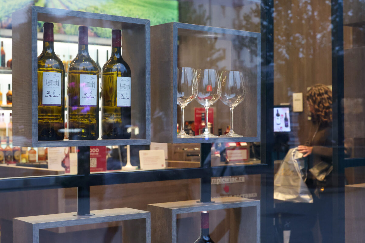 Экономический кризис уже идет? В мире на складах скопилось рекордное количество нераспроданного алкоголя