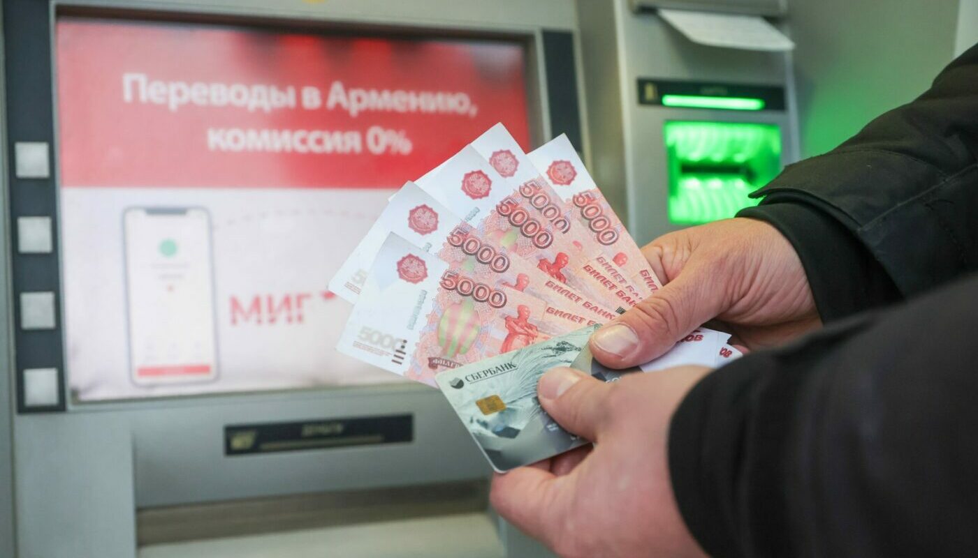 “Сбербанк” изменил свой прогноз по курсу рубля. Аналитики банка признали свою ошибку