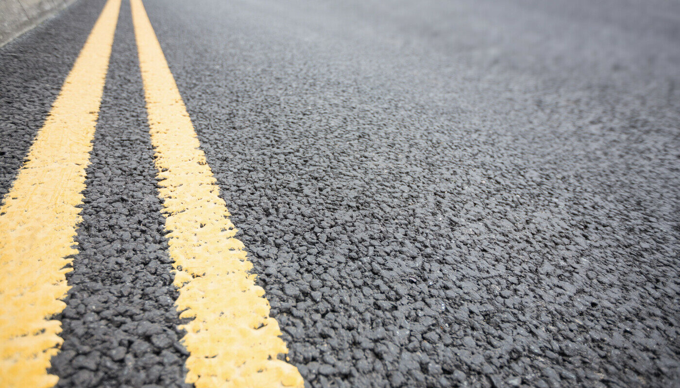 Ученые придумали «сигаретный» асфальт. Автомобилисты будут рады, а укладчики асфальта — нет