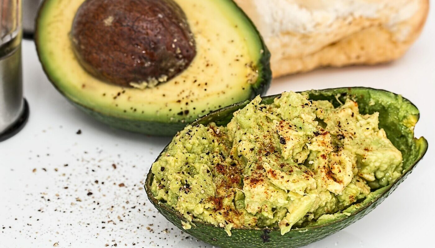 Новый «Оливье» без майонеза: легкий вариант салата на Рождество под диетическим соусом