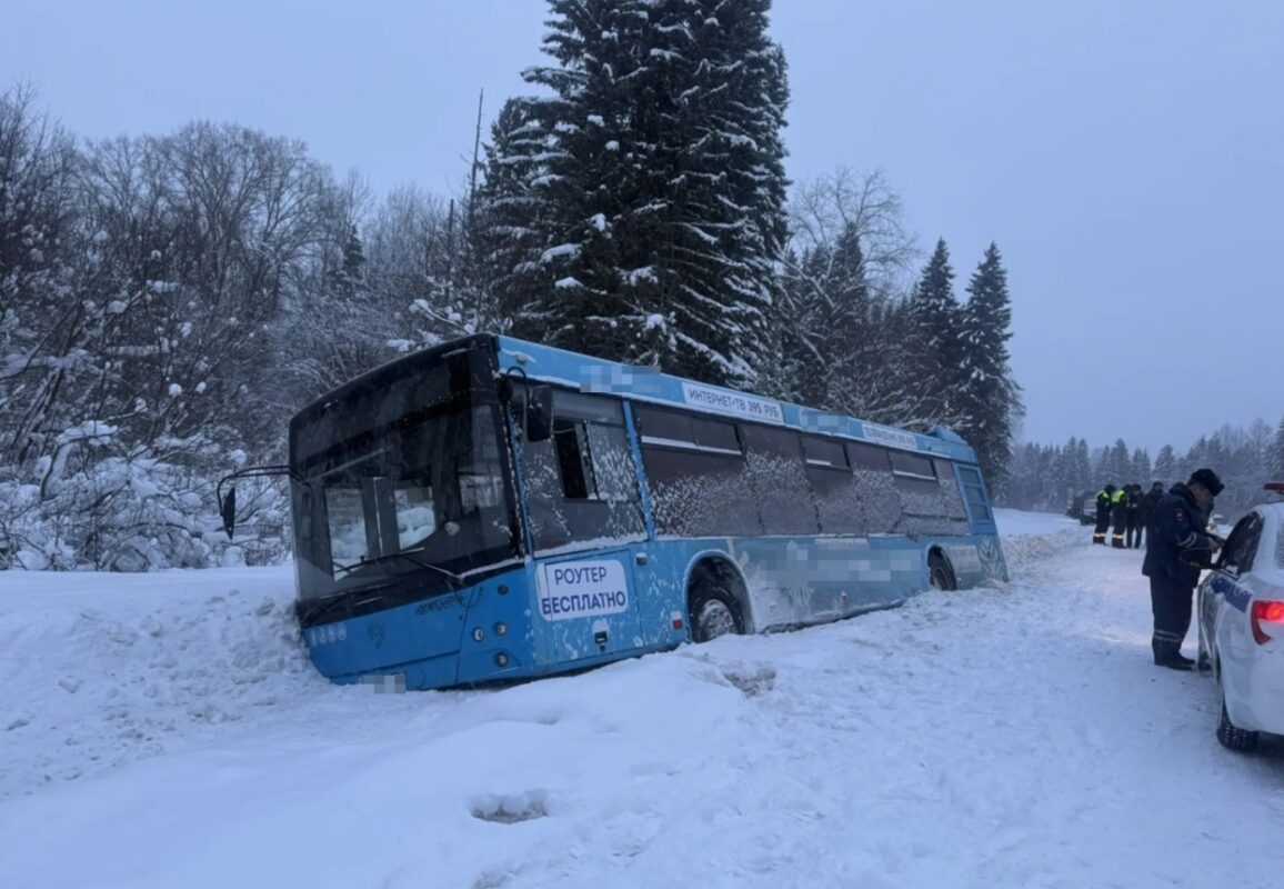 Две женщины получили травмы в автобусе