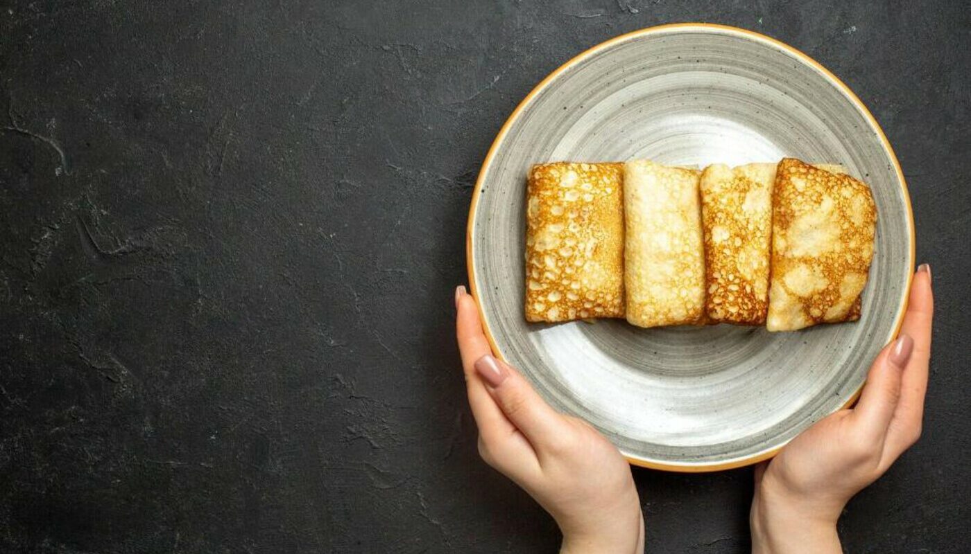 Не зеленые и не розовые! Только такого цвета могут быть традиционные блины на Масленицу 2026