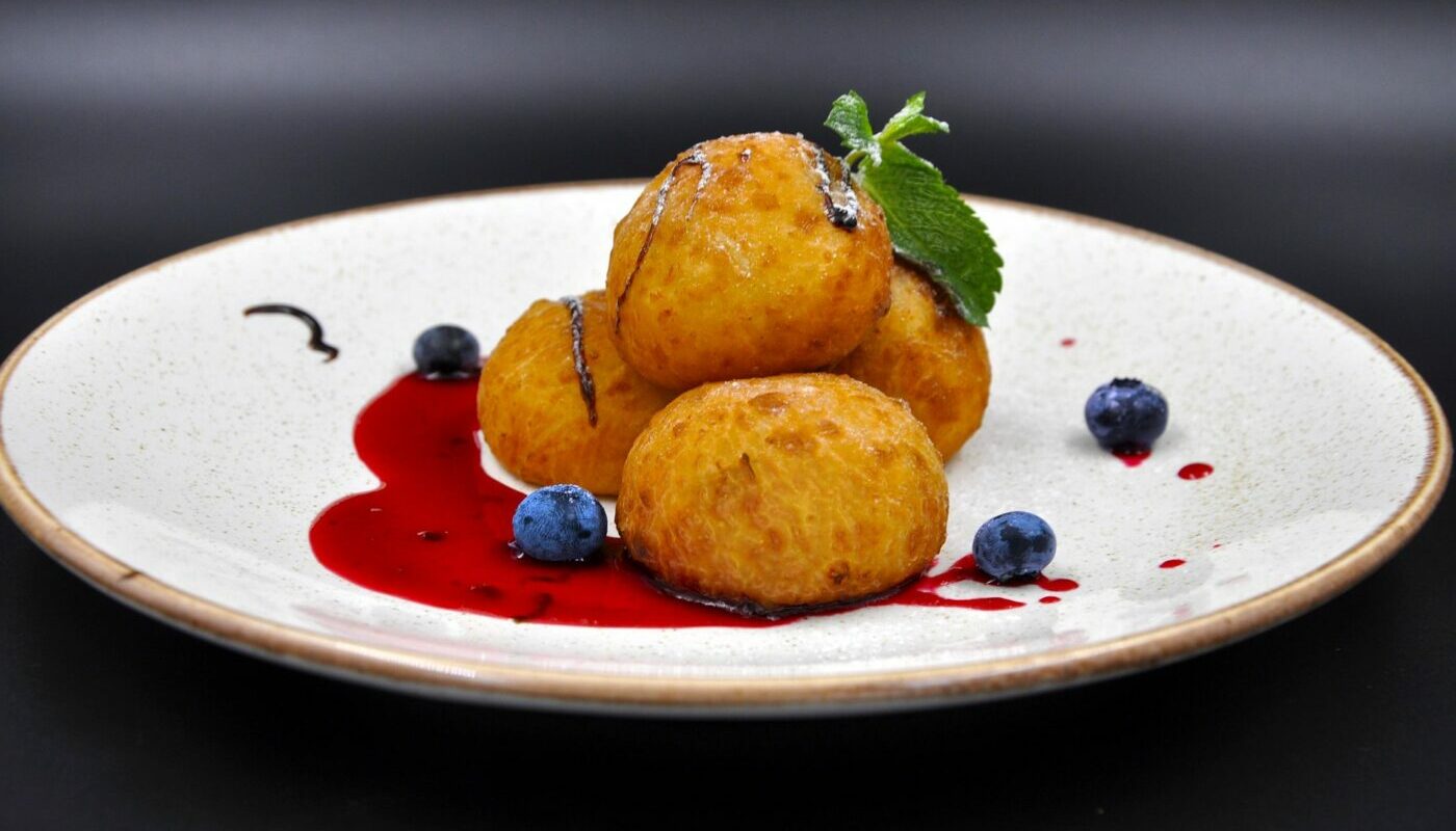 Ароматные творожные «Бомбошки» для вечернего чаепития: тают во рту, а готовятся за 20 минут