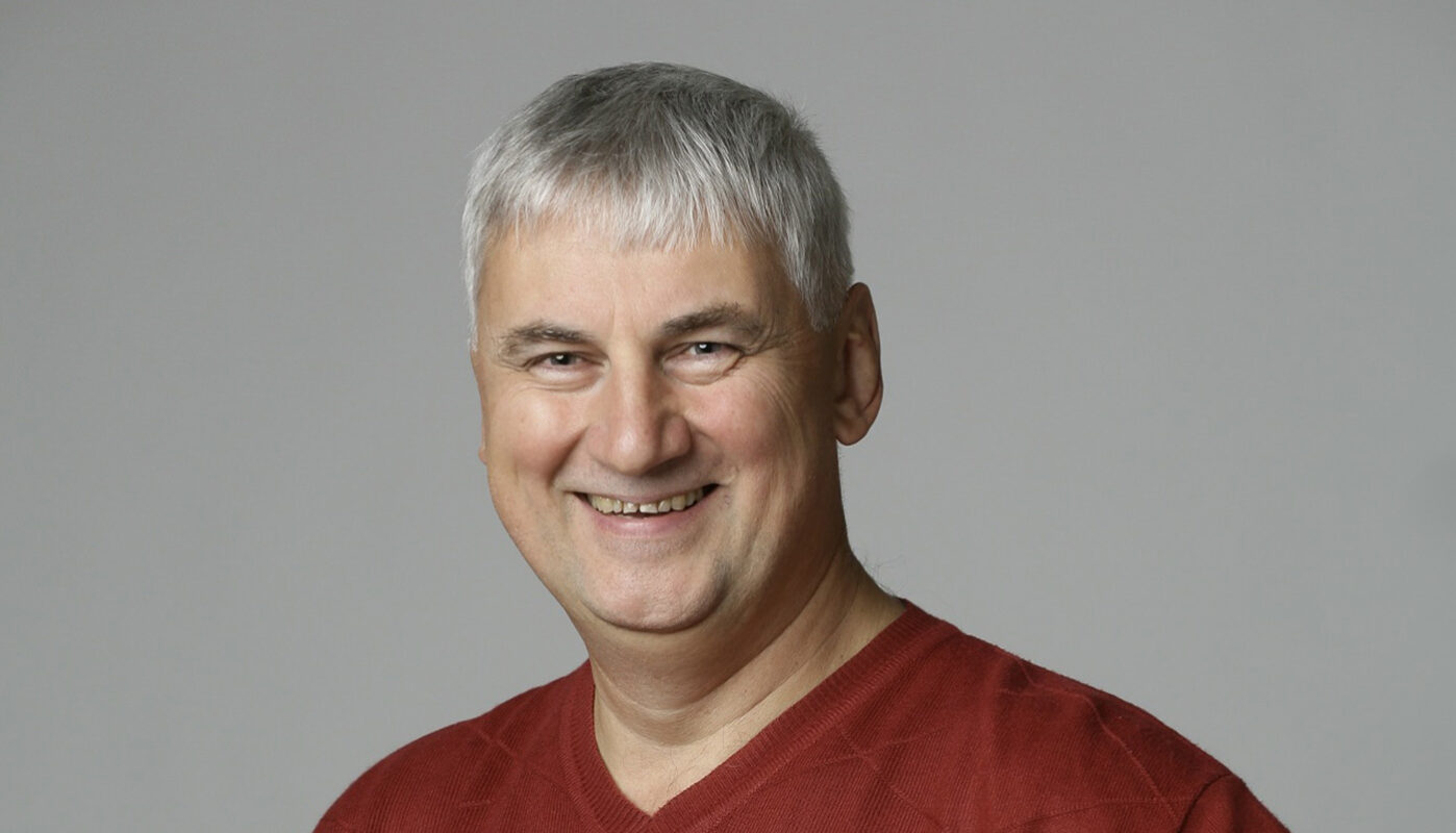 Сергей Жестянников наградил жителя Вологды