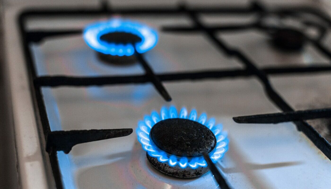 Жирная решетка от гриля или газовой плиты вновь станет чистой: эта копеечная смесь решит проблему