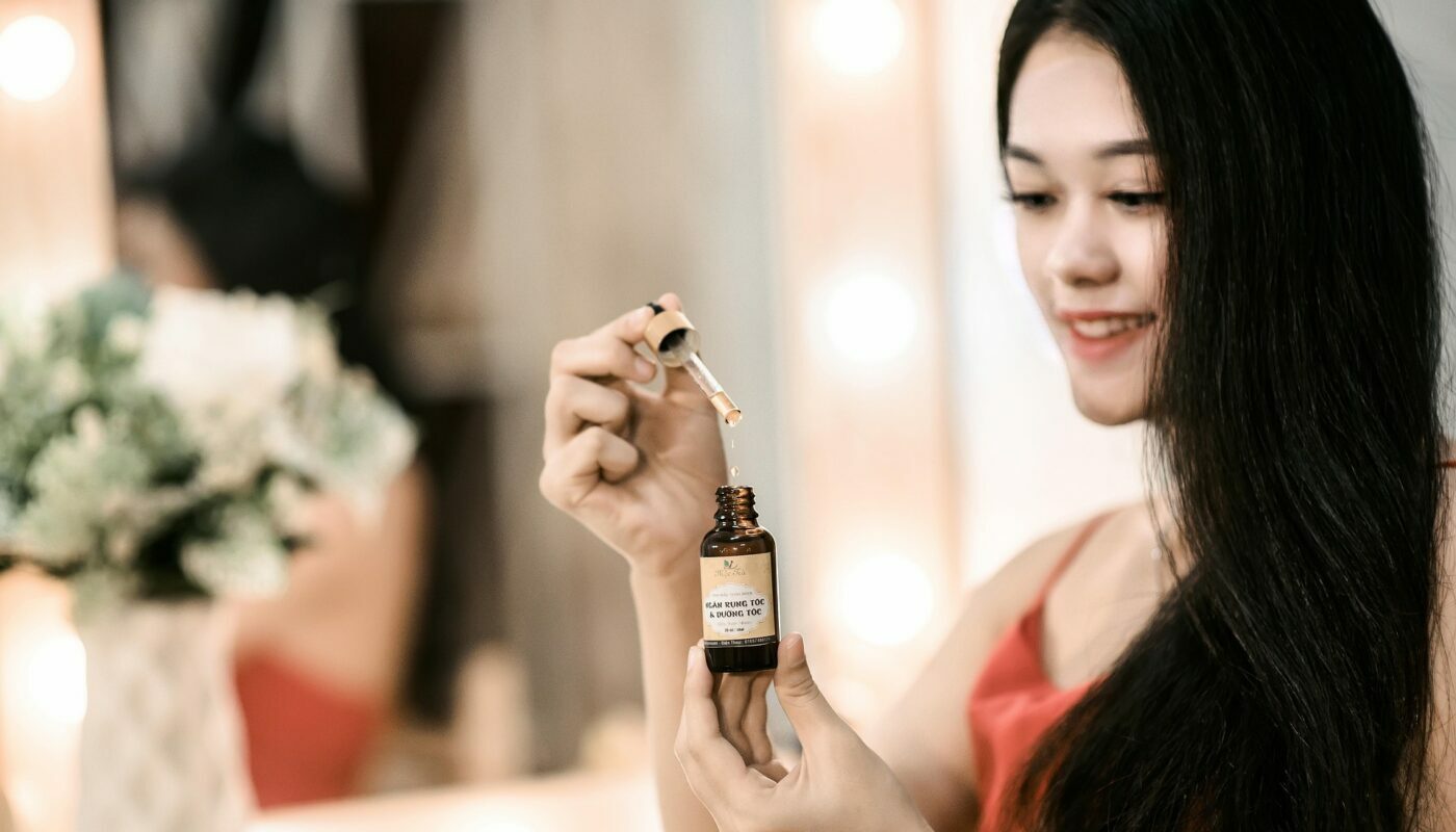 Осветляет, очищает и омолаживает кожу на лице: эффективный домашний пилинг за копейки