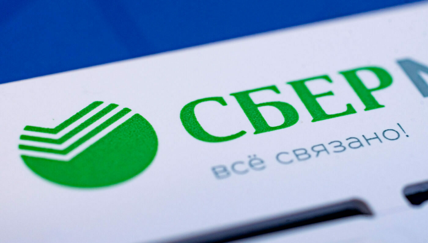 “Сбербанк” ответил на хейт ВТБ. Конкуренция за деньги вкладчиков обострилась