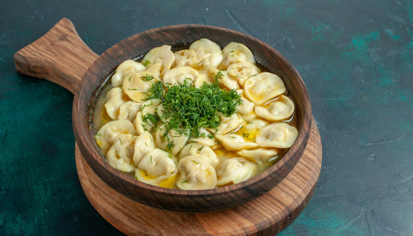 Пельмени не разварятся, а останутся крепкими и сочными: хитрый способ поможет сварить продукт красиво