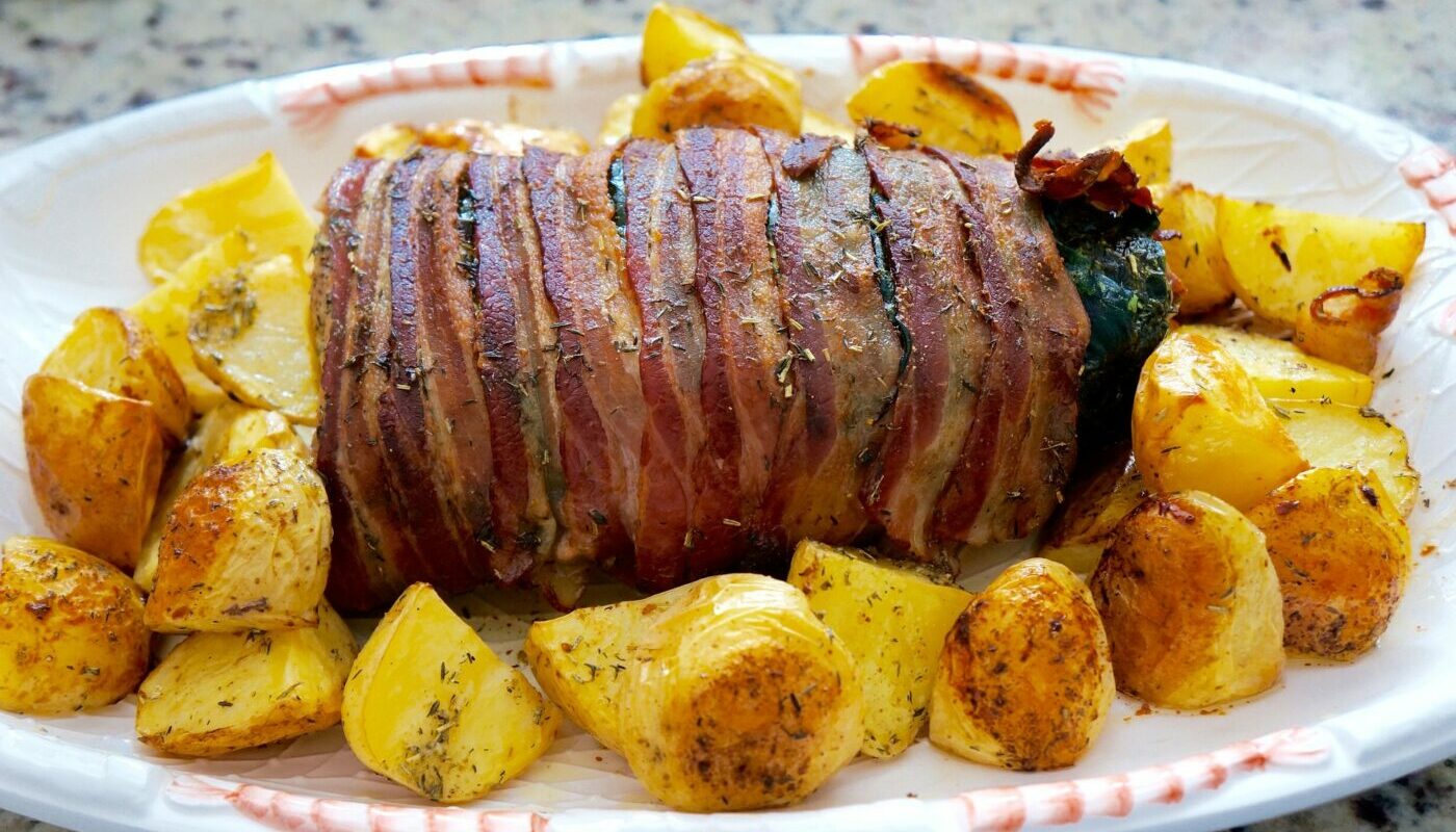 Свинина с пряностями, запеченная в беконе: рецепт от шеф-повара из ресторана