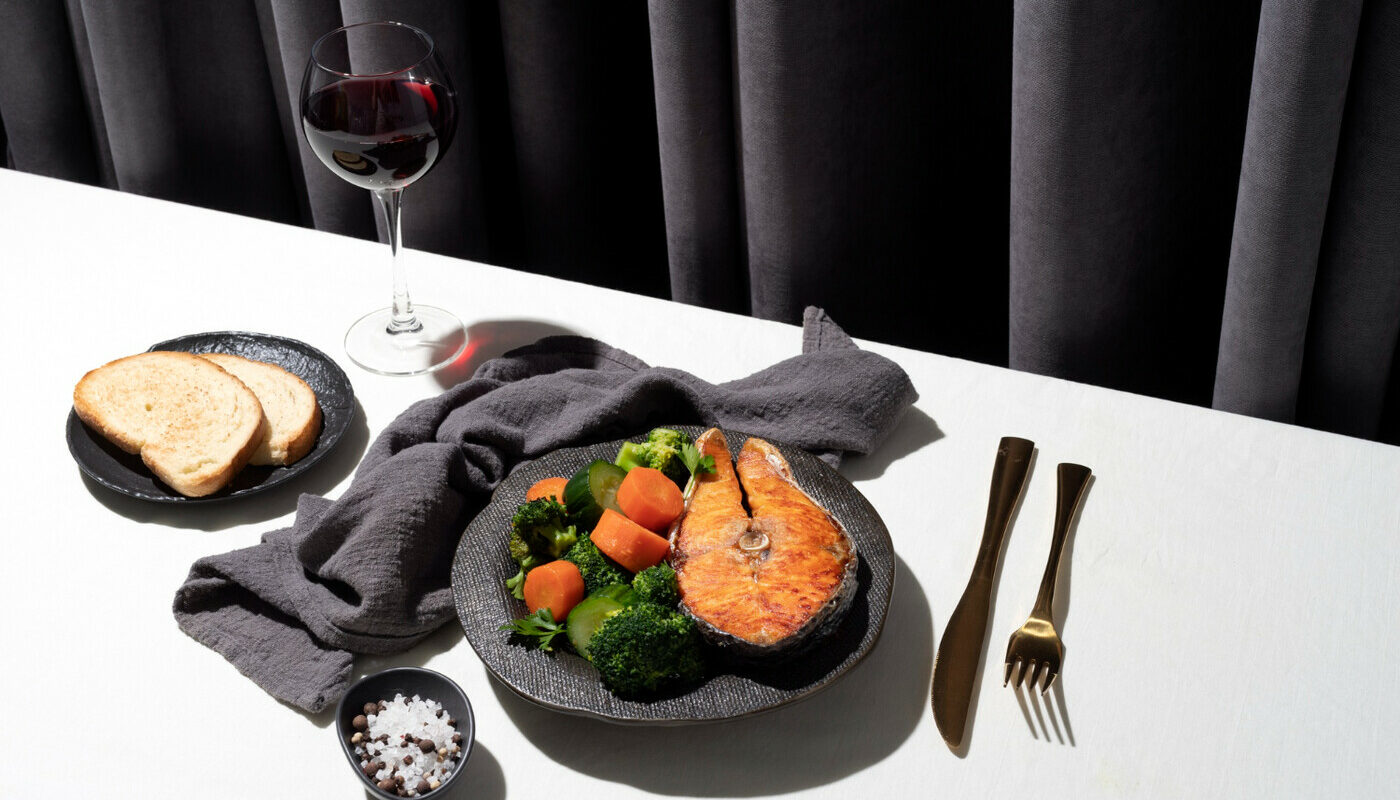 Не за 2 часа до сна! Ученые из США назвали идеальное время для последнего обеда